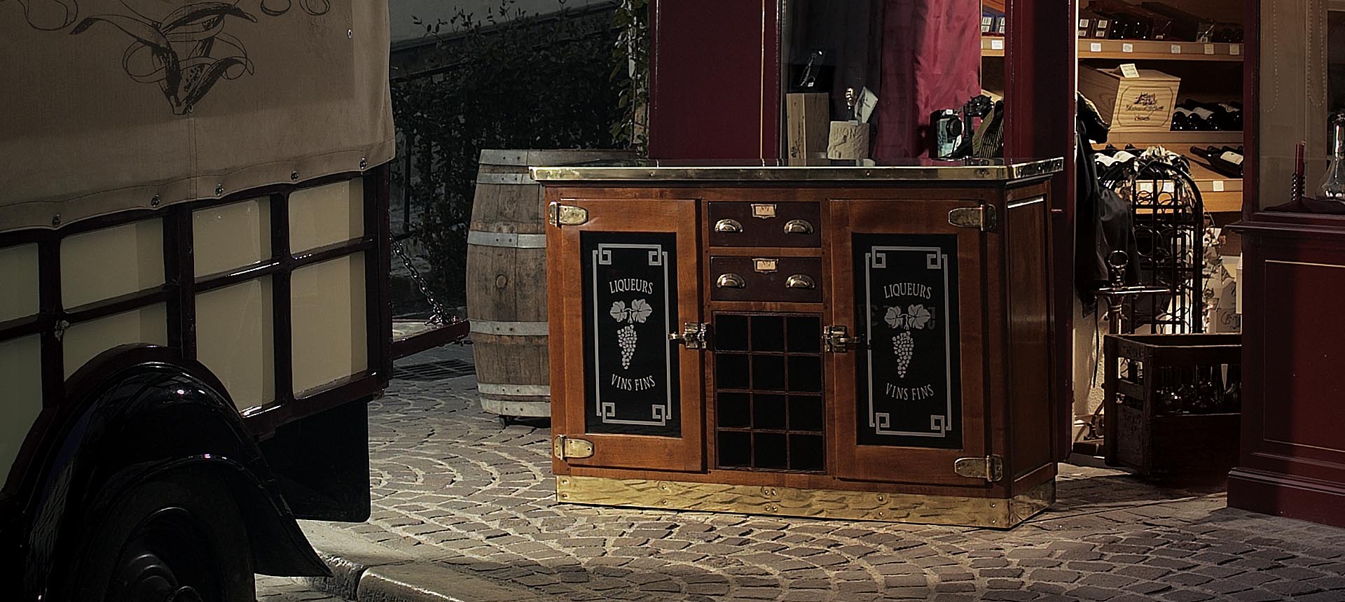 Meuble de Liquoriste par Félix Monge